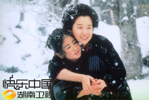Năm 2001, Kobayashi Ayako (người đóng vai Oshin hồi bé) đã có cơ hội hợp tác chung với nữ diễn viên Tanaka Yūko, người từng thể hiện vai Oshin trưởng thành trong bộ phim “Đom Đóm”. Đây là lần thứ hai kể từ sau khi hai người đóng chung phim Oshin hai người lại có cơ hội diễn chung trong một tác phẩm điện ảnh. Ngoài diễn xuất, Ayoko còn là người dẫn chương trình truyền hình ở Nhật Bản.